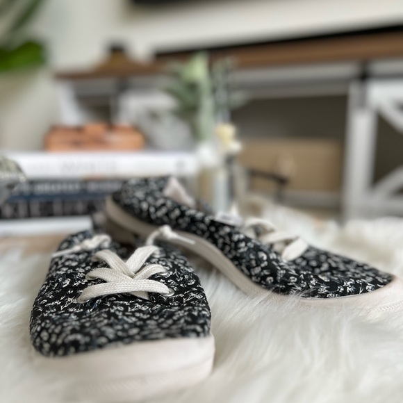 TORRID Riley Ruched Sneaker WW~NWT - Picture 12 of 13